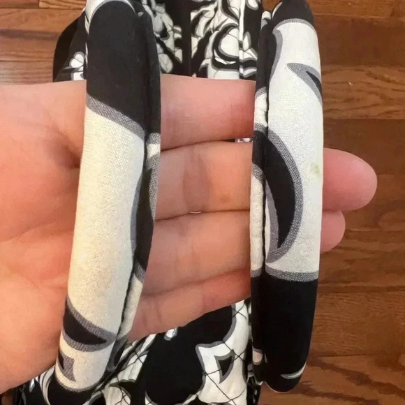 Vera Bradley Weekend Black-White Floral Travel/Diaper Bag - Picture 6 of 13